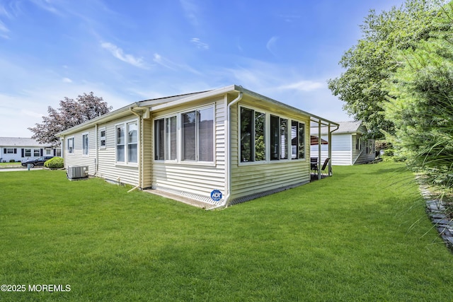 3 Redlands Ct, Toms River, NJ 08757 - view of side of home with a lawn