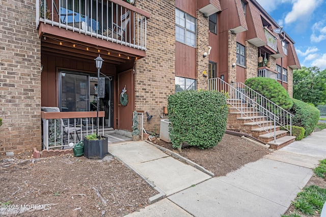 193 Sierra Ct, Woodbridge, NJ 07095 - doorway to property featuring brick siding and a balcony