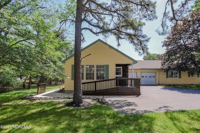 9 Deerfield Dr Unit D, Whiting, NJ 08759 - view of front of home featuring an attached garage, driveway, and a front yard