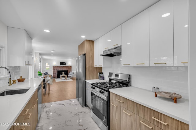 1822 Deerhead Lake Dr, Forked River, NJ 08731 - kitchen with stainless steel appliances, under cabinet range hood, modern cabinets, decorative backsplash, and recessed lighting