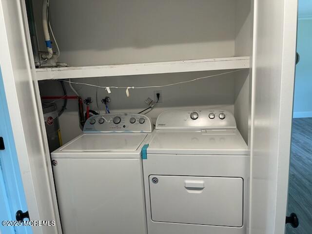 482C Thornbury Ct, Lakewood, NJ 08701 - laundry room featuring separate washer and dryer