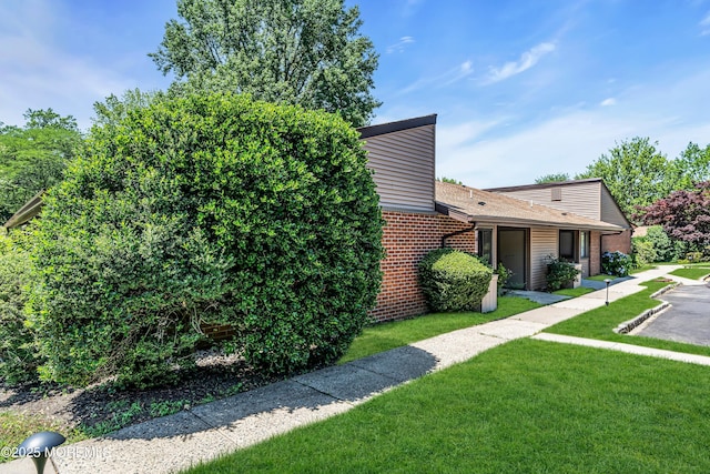 12 Ellsworth Ct, Red Bank, NJ 07701 - view of grassy yard