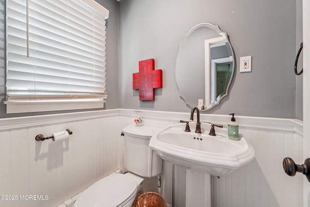 11 Delwood Rd, Chester Twp, NJ 07930 - half bath featuring wainscoting
