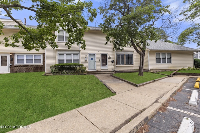 129 Tudor Ct, Lakewood, NJ 08701 - view of front facade with a front yard and uncovered parking