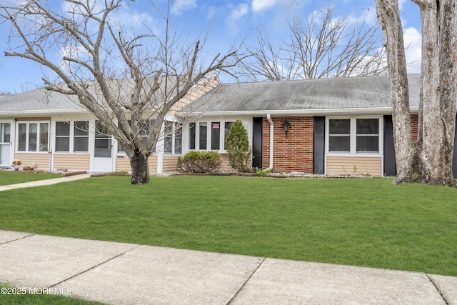 402 Picardy Ct Unit B, Lakewood, NJ 08701 - ranch-style house with a front lawn, a sunroom, and roof with shingles