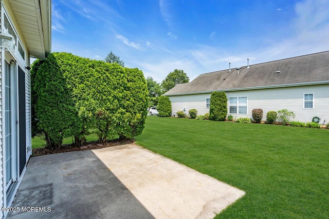 29 Goldenedge Way, Lakewood, NJ 08701 - view of green lawn featuring a patio