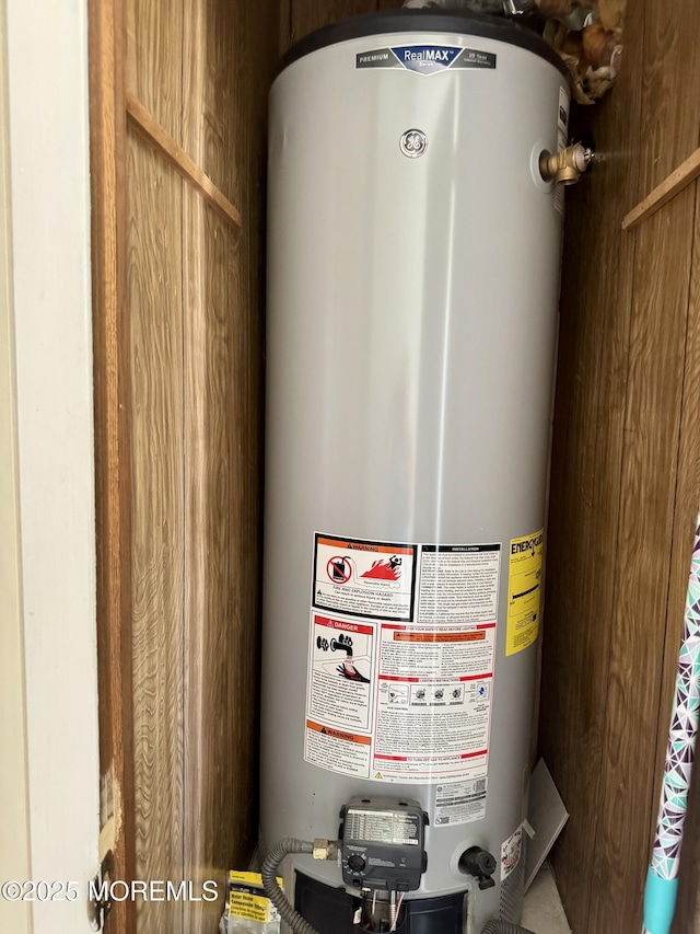 1408 Anvil Way, Toms River, NJ 08755 - utility room with water heater