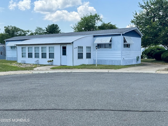1408 Anvil Way, Toms River, NJ 08755 - manufactured / mobile home featuring a shingled roof