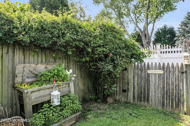 216 Main St, Port Monmouth, NJ 07758 - view of yard