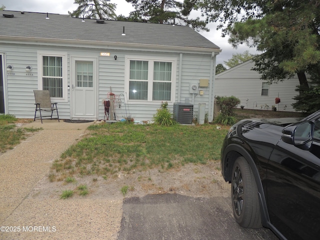 455A Chesterfield Ct, Manchester, NJ 08759 - back of property featuring roof with shingles