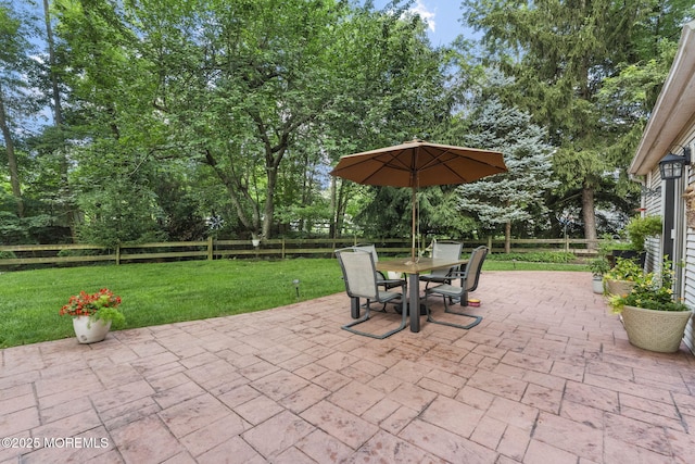 280 Double Creek Pkwy, Freehold, NJ 07728 - fenced backyard featuring a patio area and outdoor dining space