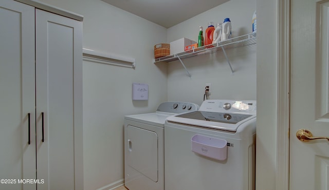 56 W Aspen Way, Aberdeen, NJ 07747 - laundry room featuring washing machine and dryer