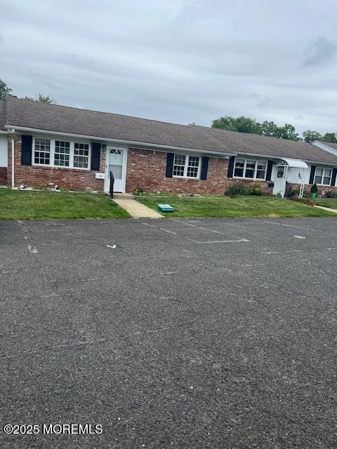 8 Missouri Ct, Matawan, NJ 07747 - view of front facade with brick siding and a front yard
