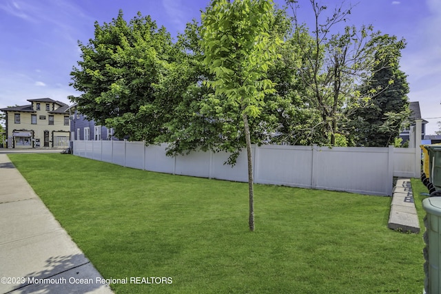 7 Regal Ct, Lakewood, NJ 08701 - view of fenced backyard