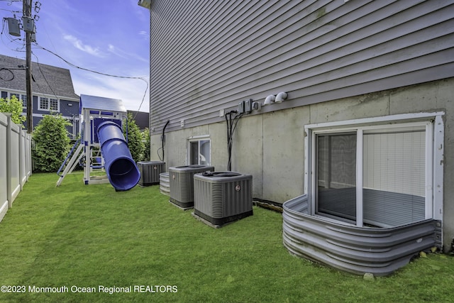 7 Regal Ct, Lakewood, NJ 08701 - view of yard featuring a playground