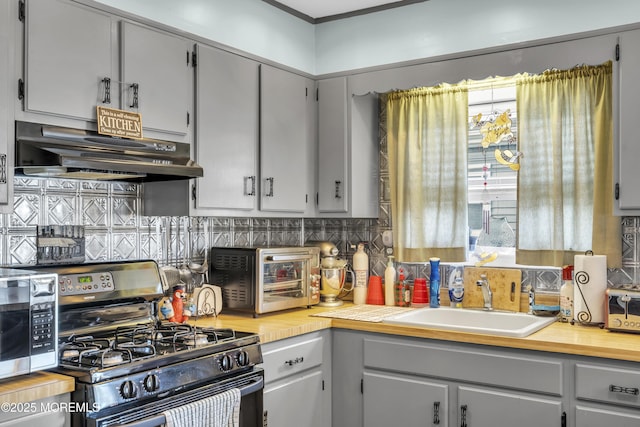 8 Tijuana Ct, Toms River, NJ 08757 - kitchen featuring black gas range oven, under cabinet range hood, decorative backsplash, stainless steel microwave, and gray cabinets