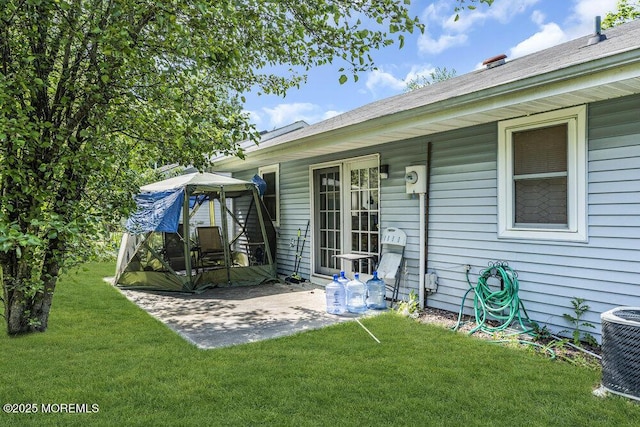 58 Hedge Dr, Lakewood, NJ 08701 - back of property featuring a patio area and a yard