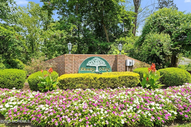 33 Honeysuckle Ln Unit 194, Red Bank, NJ 07701 - view of community sign