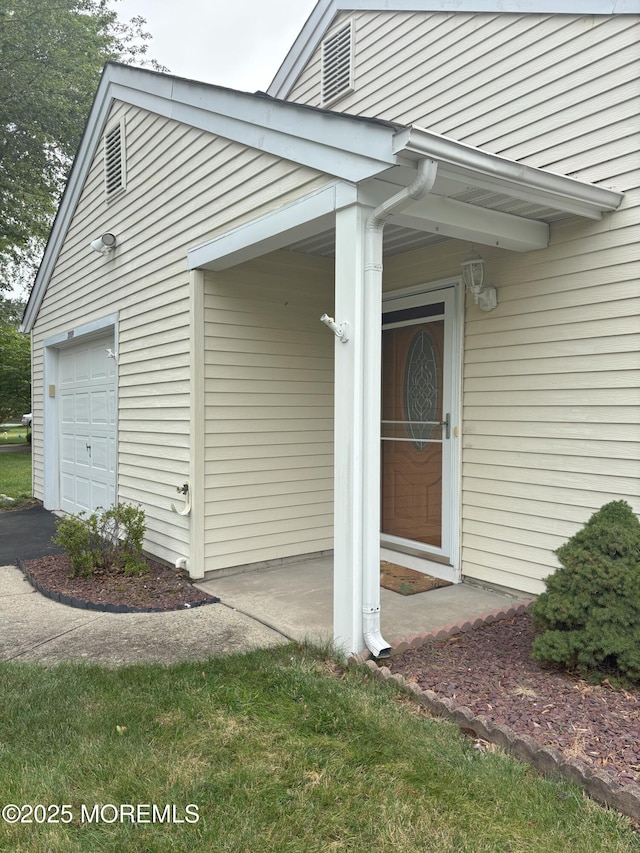 2009 Brookdale Dr, Forked River, NJ 08731 - entrance to property with driveway