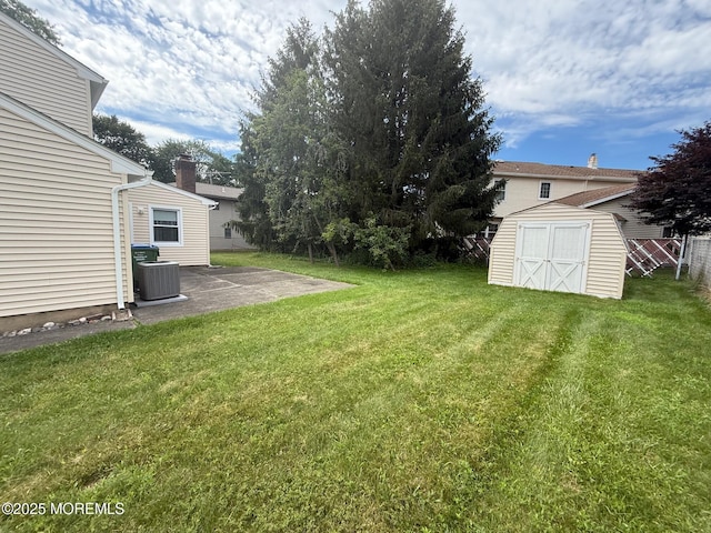 280 Mckinley Ave, Edison, NJ 08820 - view of yard with a patio and a storage unit