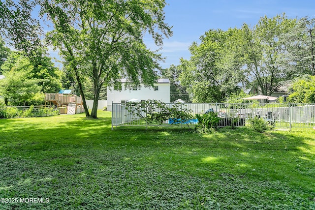 180 Grand Ave, Atlantic Highlands, NJ 07716 - view of yard