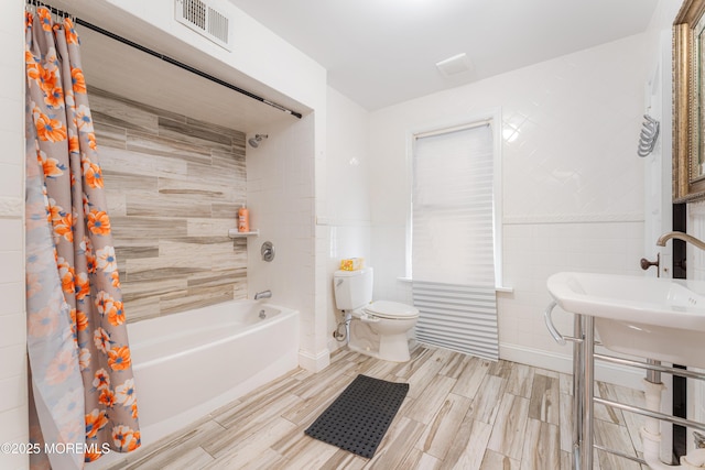 405 Hope Chapel Rd, Lakewood, NJ 08701 - full bath featuring shower / tub combo and tile walls
