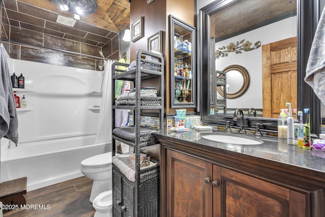 614 Bay Blvd, Bayville, NJ 08721 - full bath featuring shower / bath combo with shower curtain, vanity, and wood finished floors