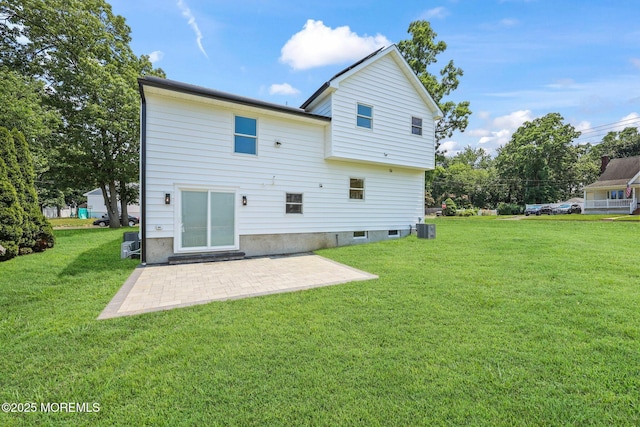 569 Ocean Blvd, Leonardo, NJ 07737 - back of property with a yard and a patio area