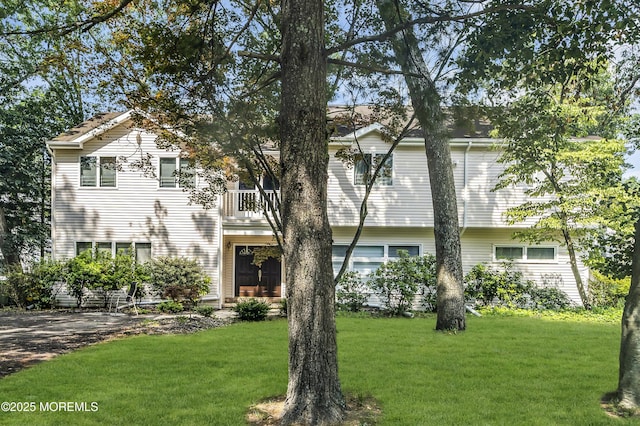 100 Case Rd, Lakewood, NJ 08701 - view of front of house with a front yard and a balcony