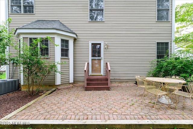 2331 Kira Ct, Toms River, NJ 08755 - back of property with a patio and outdoor dining space