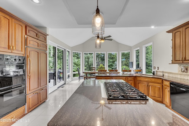 2 Shady Oak Ct, Millstone, NJ 08535 - kitchen with black appliances, a ceiling fan, dark stone counters, a peninsula, and vaulted ceiling