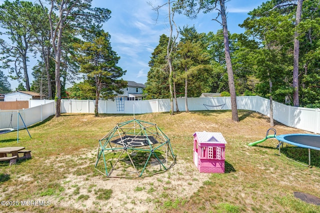107 Sandpiper Ln, Little Egg Harbor, NJ 08087 - fenced backyard featuring a trampoline