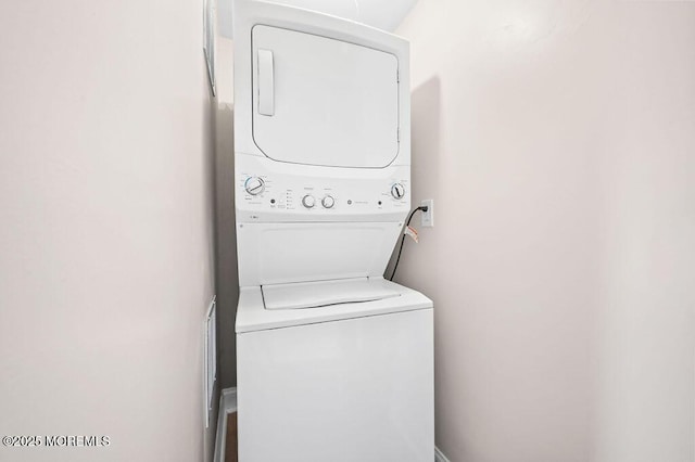 139 Seabreeze Ave, North Middletown, NJ 07748 - laundry room with estacked washer and dryer