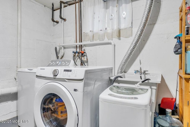 4511 Birchwood Ct, North Brunswick, NJ 08902 - laundry area with washing machine and clothes dryer