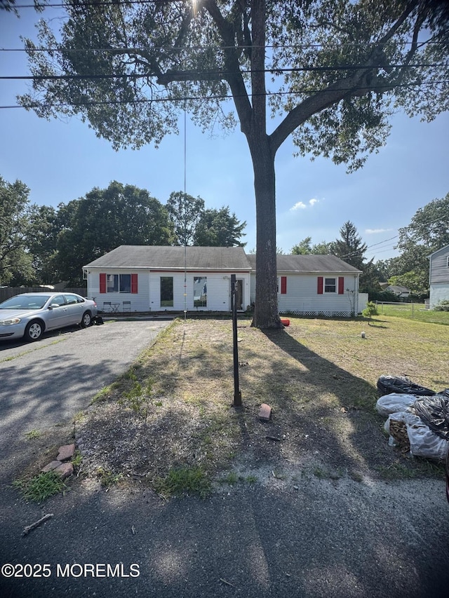 9 Winnebago Trl, Browns Mills, NJ 08015 - ranch-style home featuring asphalt driveway and a front yard