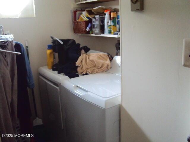 6 Hardy Ct, Brick, NJ 08724 - washroom featuring washing machine and clothes dryer