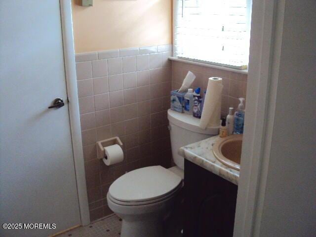 6 Hardy Ct, Brick, NJ 08724 - bathroom featuring tile walls and vanity