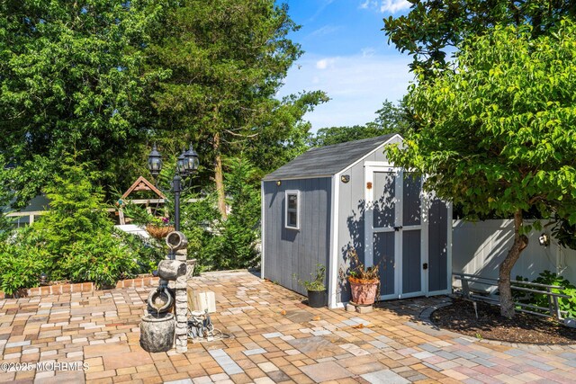 5 Maplecrest Ct, Toms River, NJ 08753 - view of patio / terrace with a shed