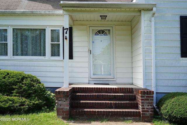 7 Tabor St, Little Silver, NJ 07739 - entrance to property with a shingled roof