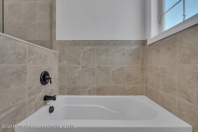 25 Merion Ln, Jackson, NJ 08527 - full bath with a tub and tile walls
