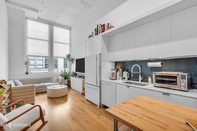 50 Dey St Unit 434, Jersey City, NJ 07306 - living area featuring light wood-style flooring and a towering ceiling