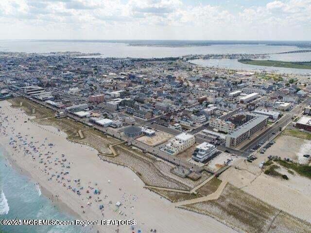 51 Hiering Ave Unit D9, Seaside Heights, NJ 08751 - bird's eye view of expansive beach