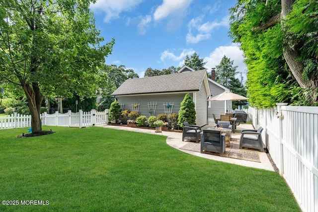 1 Cedar Ave, Rumson, NJ 07760 - fenced backyard featuring outdoor lounge area and a patio