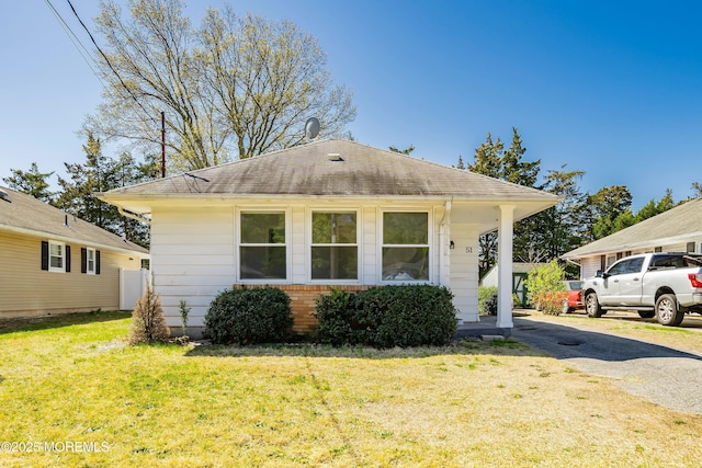 51 Berkshire Ct, Toms River, NJ 08753 - bungalow-style house with a front lawn and a shingled roof