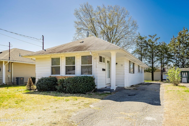 51 Berkshire Ct, Toms River, NJ 08753 - view of front of property featuring driveway, a front yard, an outdoor structure, and roof with shingles