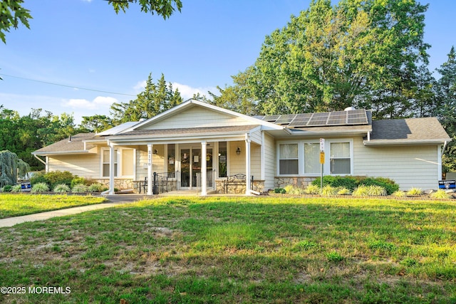 51 Berkshire Ct, Toms River, NJ 08753 - ranch-style house with roof mounted solar panels, a front lawn, covered porch, stone siding, and roof with shingles