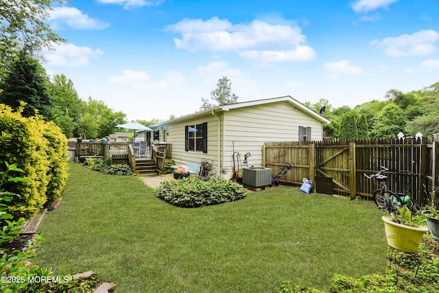 14 Cedar Ct, Manalapan, NJ 07726 - view of yard featuring a deck