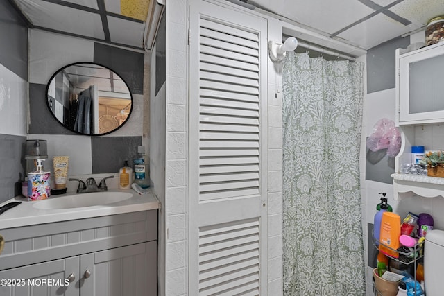 612 Grier Ave, Elizabeth, NJ 07202 - bathroom with vanity and curtained shower