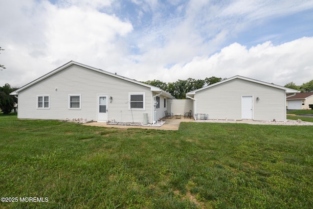 7 Kathy Ct Unit 6204, Brick, NJ 08724 - back of property with a lawn and a patio area