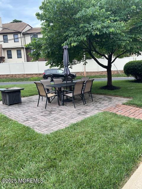 26 Pinckney Rd Unit C, Red Bank, NJ 07701 - view of patio